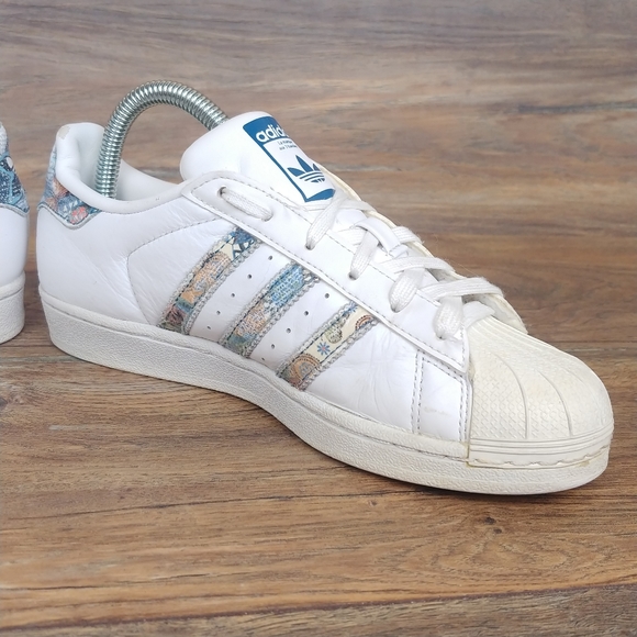Adidas Superstar La marque Aux 3 bandes - Picture 10 of 13